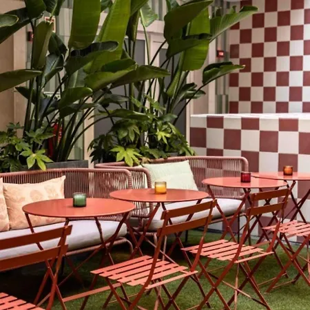 Upon Angels - Adults Only Lizbona